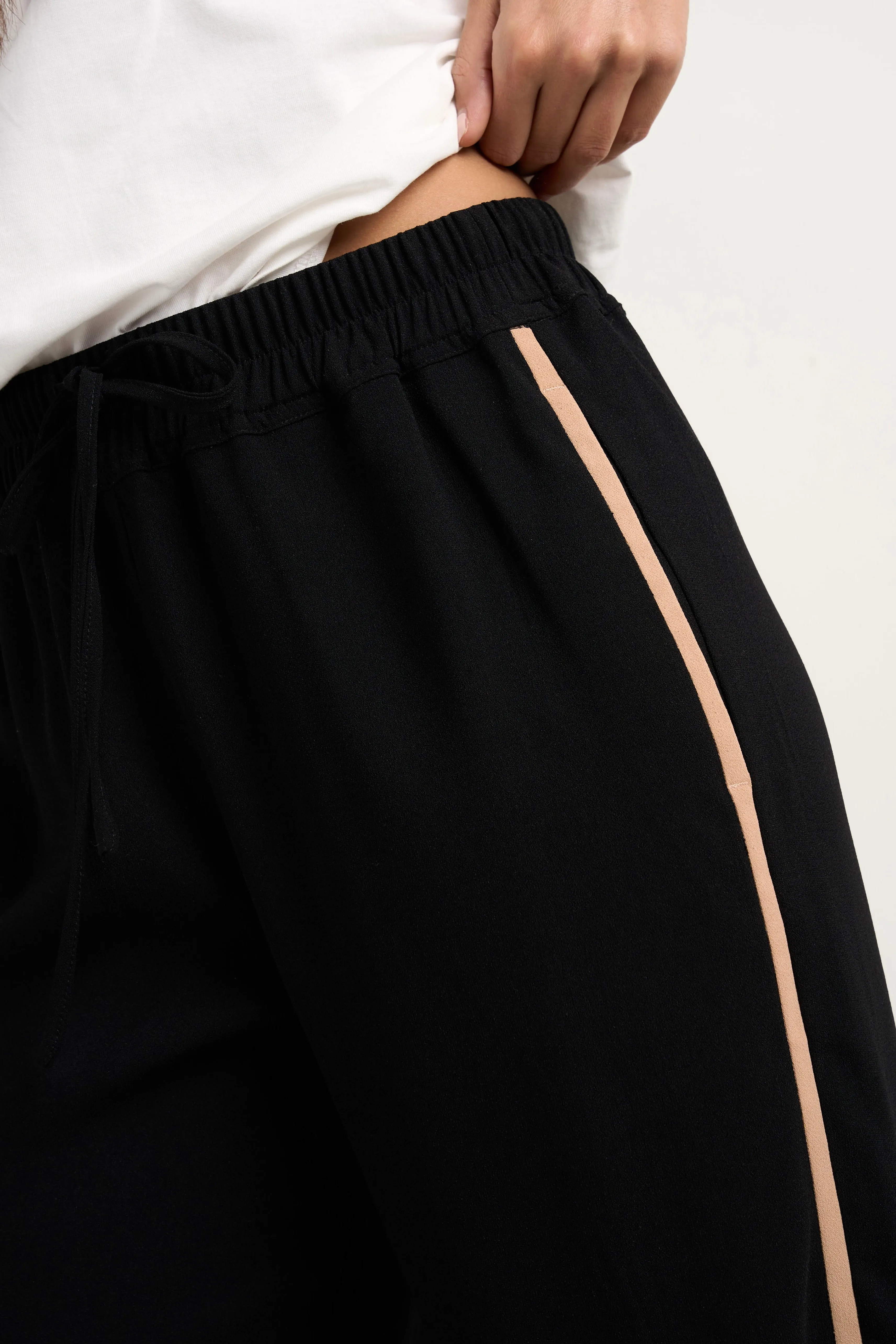 Confidant Black Side Stripe Crepe Wide Pants