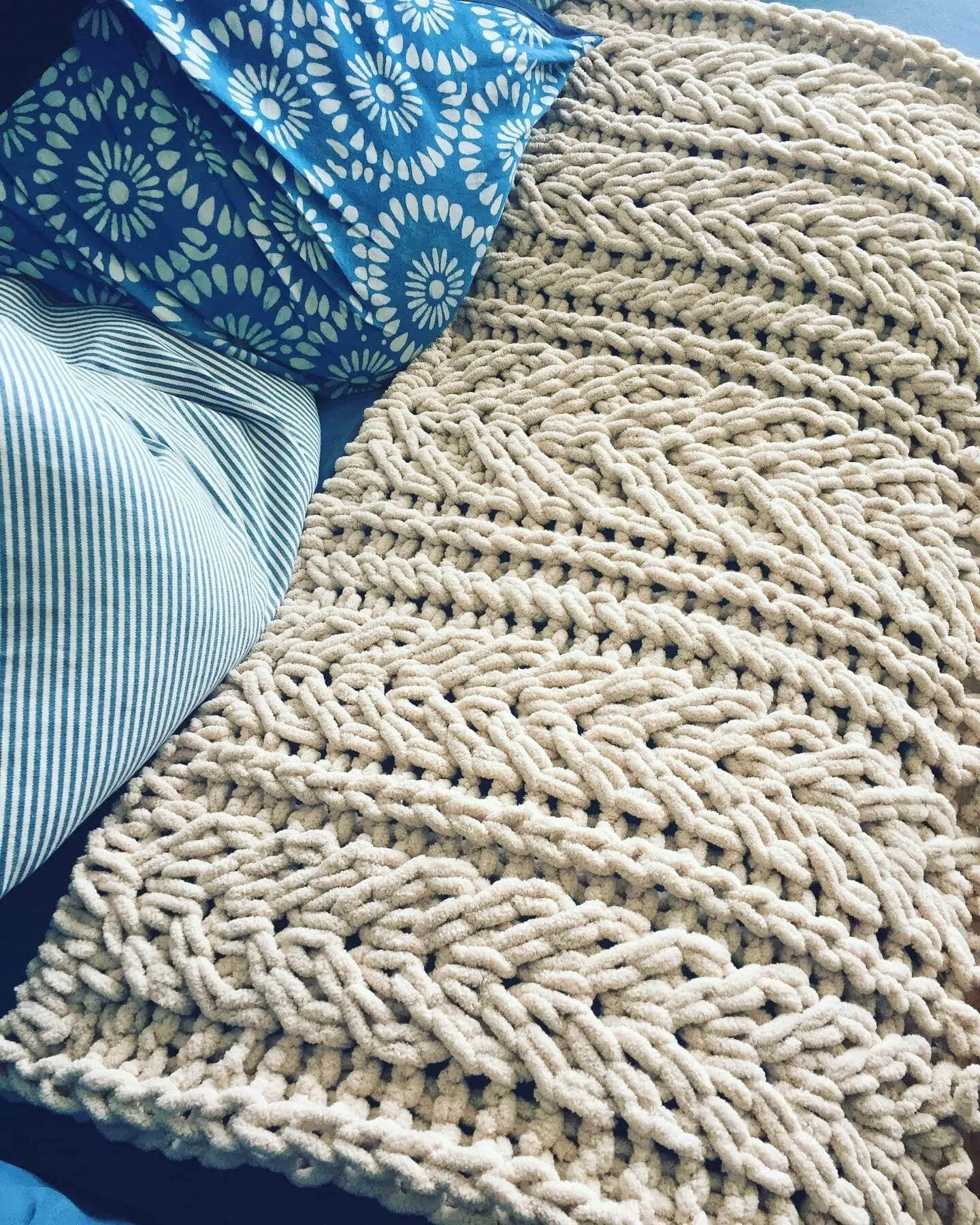 PATTERN: Super Chunky Staghorn Cable Blanket