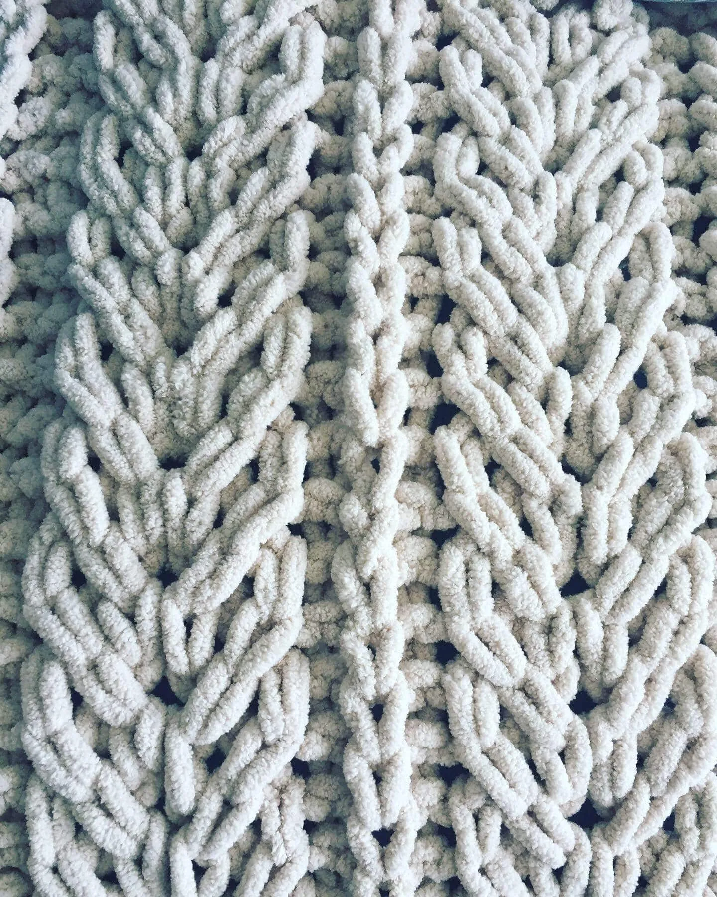 PATTERN: Super Chunky Staghorn Cable Blanket