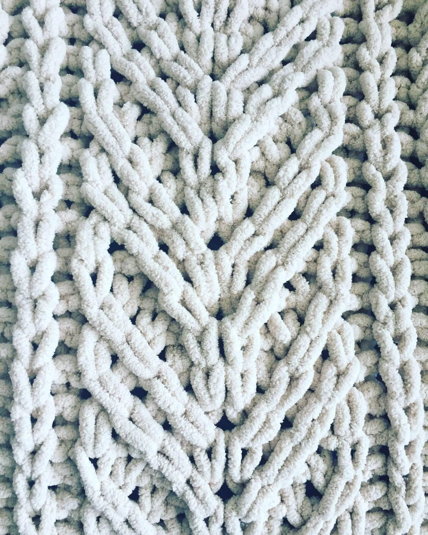 PATTERN: Super Chunky Staghorn Cable Blanket