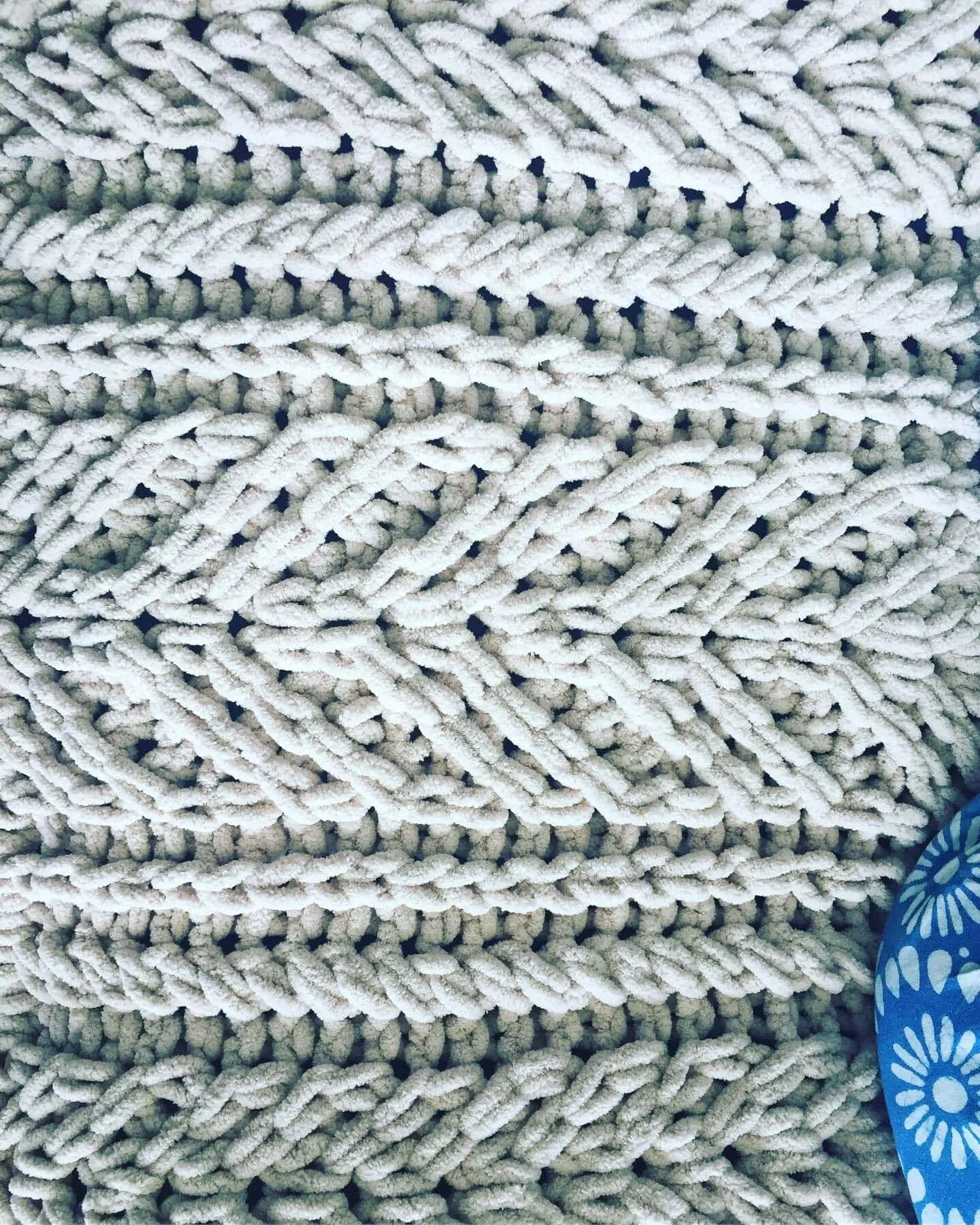 PATTERN: Super Chunky Staghorn Cable Blanket